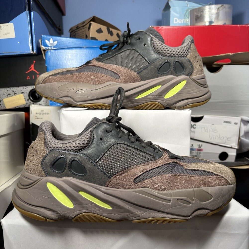 Size 10.5 - adidas Yeezy Boost 700 V1 Mauve